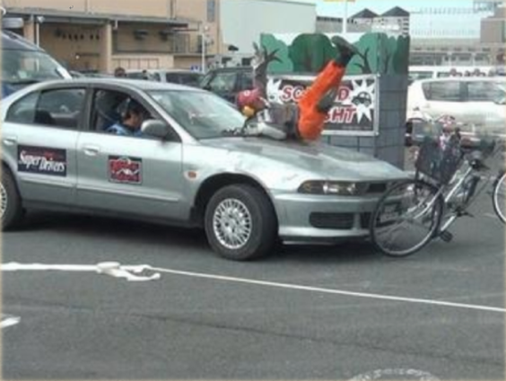 自転車交通事故疑似体験イベントのようす