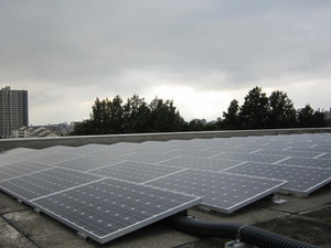 松木中学校の太陽光パネル