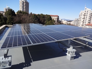 宮上中学校の太陽光パネル