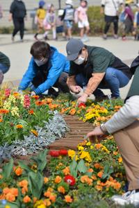 花壇メンテナンスの様子2