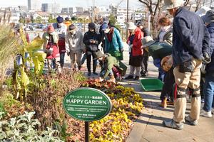 花壇メンテナンスの様子
