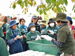 たねだんご作りの様子