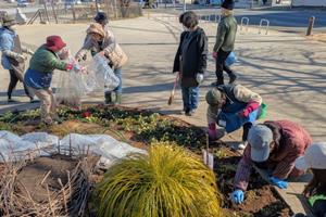 花壇メンテナンスの様子